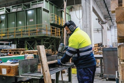 Manufacturing scaffolding components